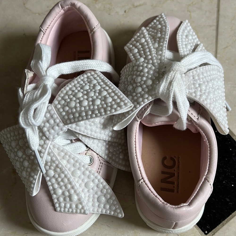 NWOT Little Girls INC Pink Sneakers with Bow size 11